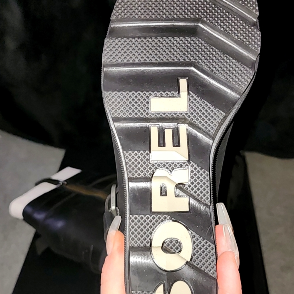 NEW SOREL BOOTS - Picture 5 of 6